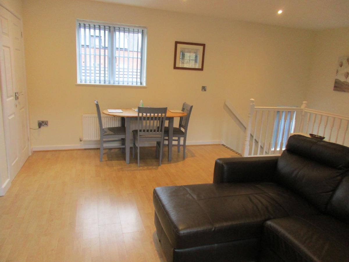 20 Nightingale Gardens, Coton Park, Rugby Cv23 0Wt Apartment Exterior photo